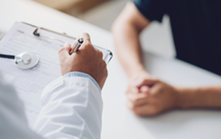 AdobeStock_433546967_健康診断